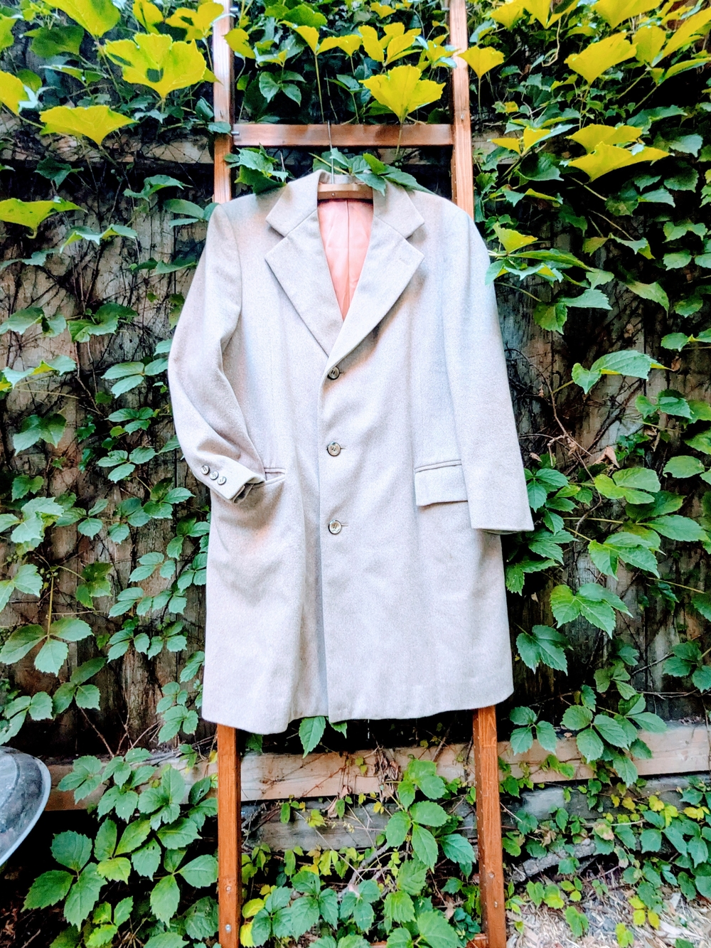 Vintage 100% Wool Herringbone Overcoat | Manteau chevrons laine M Gender Neutral